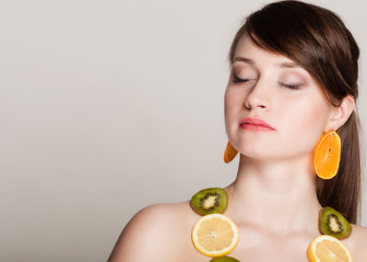 Obraz na płótnie Canvas Diet. Girl with necklace of fresh citrus fruits
