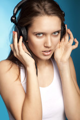 Naklejka premium Young woman with headphones listening music 12
