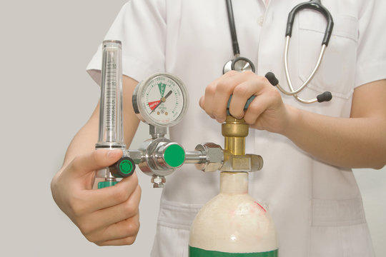 doctor is setting oxygen valve