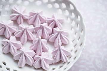 Cream meringues