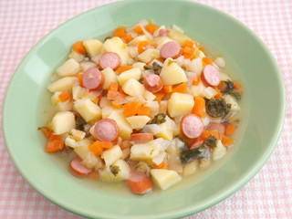 Kartoffelsuppe mit Würstchen