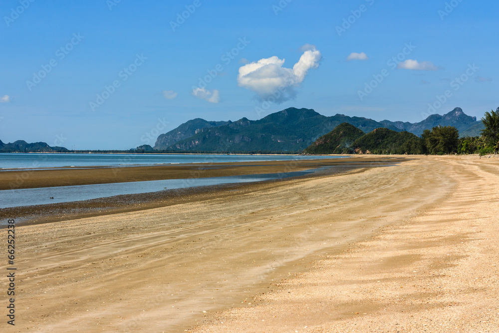 Wall mural landscape beach with mountains