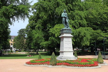 Statue de Claude Louis Berthollet