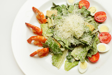 Healthy salad with prawn, mixed greens and tomatoes