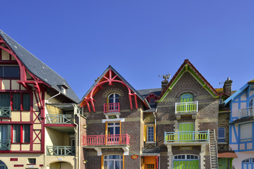 Les maisons colorées de Mers les Bains (80350), département de la Somme en région...