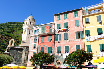 Naklejka premium Village of Vernazza in Cinqueterre, Italy