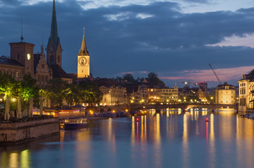 Fototapeta na wymiar Limmat rzeka w Zurychu