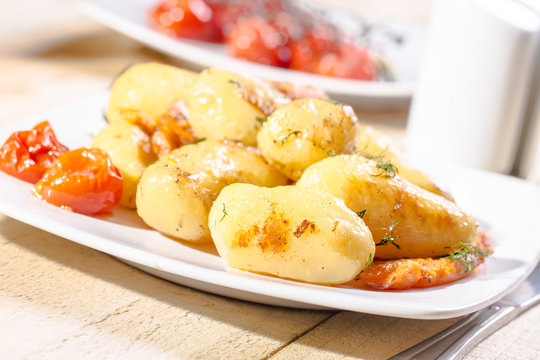Roasted potatoes with carrot and tomatoes