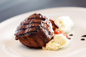 steak with mashed potatoes