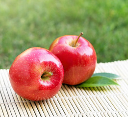 Red apples