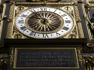 Torre del reloj en la Conciergerie de París