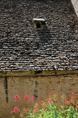 Toiture de lauzes.(Périgord) © J G Dugenet