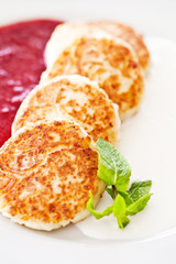 Cheese pancakes with sour cream and jam