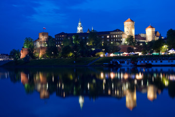 Fototapeta na wymiar Wawel Castle at night