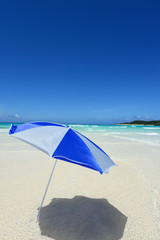 美しい沖縄のビーチと夏空