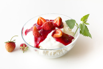Cottage cheese with strawberries