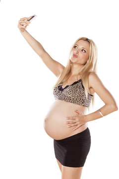 Pregnant women make a self-portrait with her mobile phone