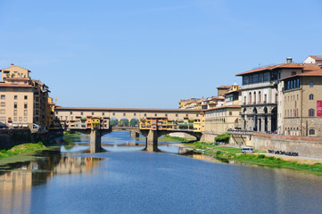 Obraz premium Ponte Vecchio and the Arno river - Historic centre of Florence i