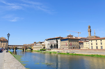 Fototapeta na wymiar Ponte Vecchio and the Arno river - Historic centre of Florence