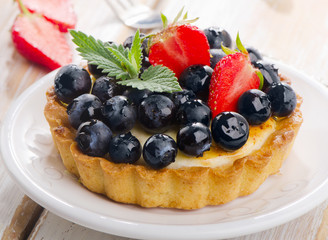 Fresh berries tart
