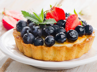 Fresh berries tart
