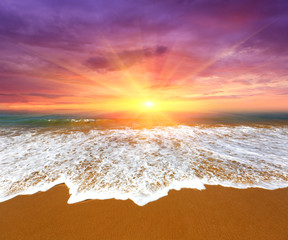 Fototapeta na wymiar sunset over ocean
