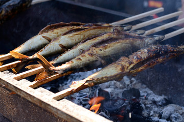 Steckerlfische am Grill