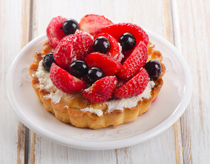 Fresh berries cake