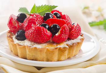 Fresh berries tart