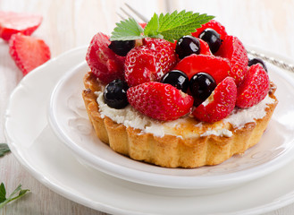 Fresh berries tart