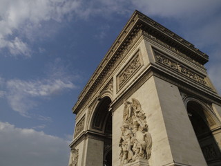 Fototapeta na wymiar Arco del Triunfo en París 