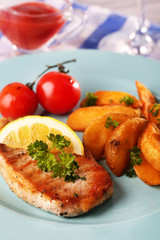 Grilled steak, grilled vegetables and fried potato pieces