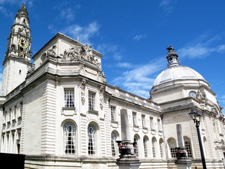 Fototapeta na wymiar Cardiff City Hall