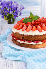 Delicious biscuit cake with strawberries
