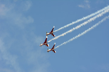trois avions voltige
