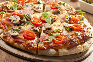 Pizza with ham and mushrooms