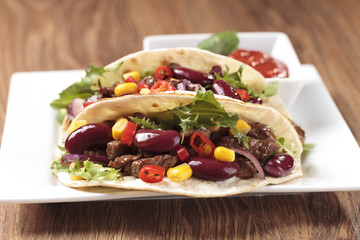 taco with beef and vegetables