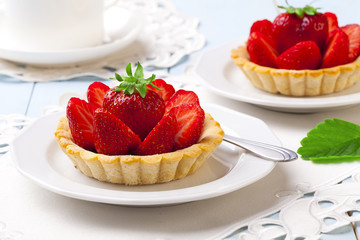 Tartlets with strawberries