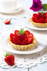 Tartlets with strawberries