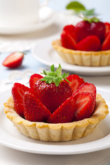 Tartlets with strawberries