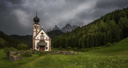 Fototapeta na wymiar Church in Dolomite Alps