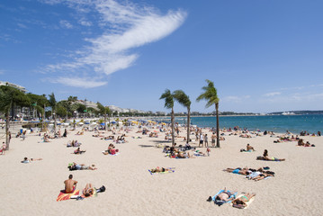 Beach in Cannes, French Riviera - obrazy, fototapety, plakaty