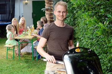 Gartenparty mit BBQ und Grill