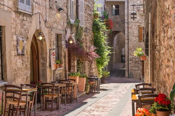 Fotobehang Typisch Italiaans restaurant in de historische steeg © alexandro900