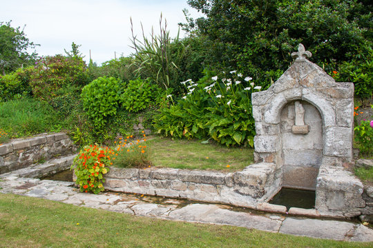 Fontaine miraculeuse aux aveugles de Combrit - Finist&egrave;re - 