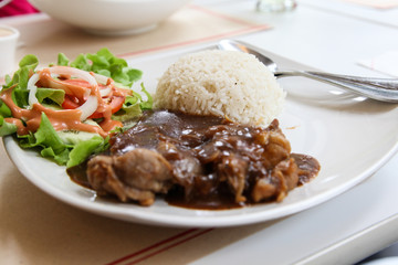 chicken with black pepper sauce and rice