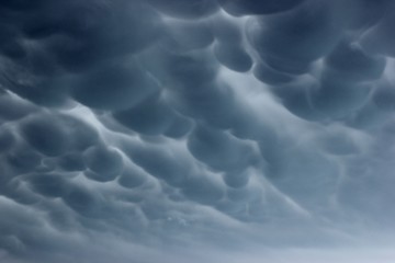 Fototapeta na wymiar Mammatuswolken über Nordhessen