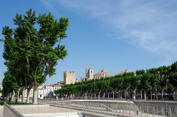 Fototapeta premium vue sur la ville de narbonne