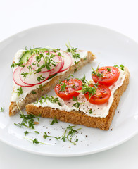Toast bread with quark cheese and vegetables