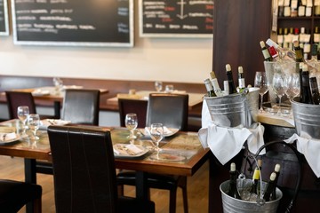 interior of wine bar and restaurant - 66357664